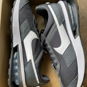 Nike Mens Air Max Pre Day size 12.5